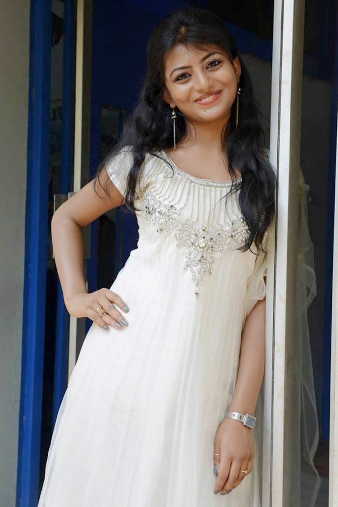 Actress Anandhi Beautiful Pics In Chudithar 24