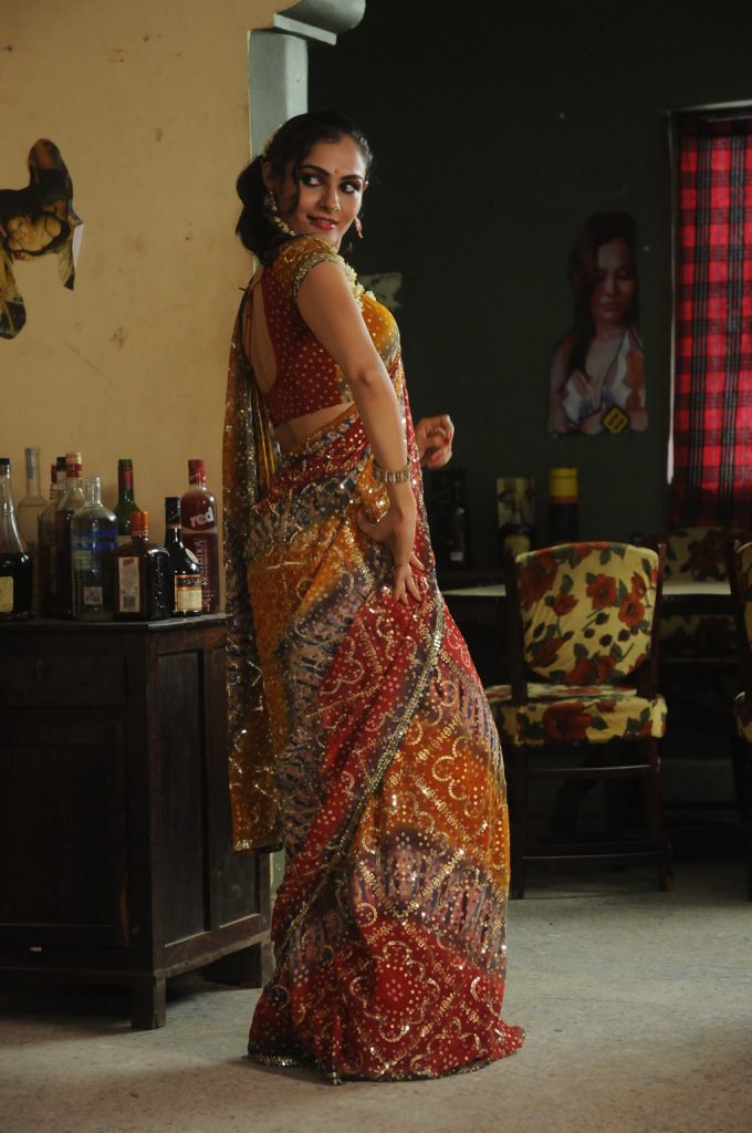 Actress Andrea Jeremiah Hot In Saree Photos 14