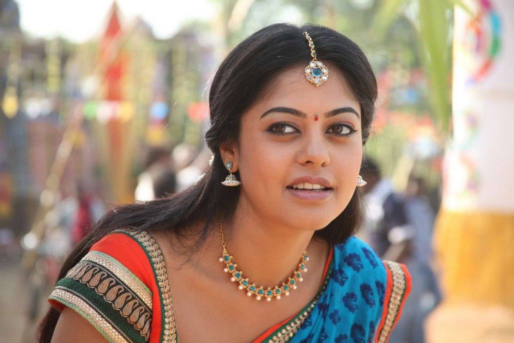 Actress Bindu Madhavi Beautiful Photos In Half Saree 17