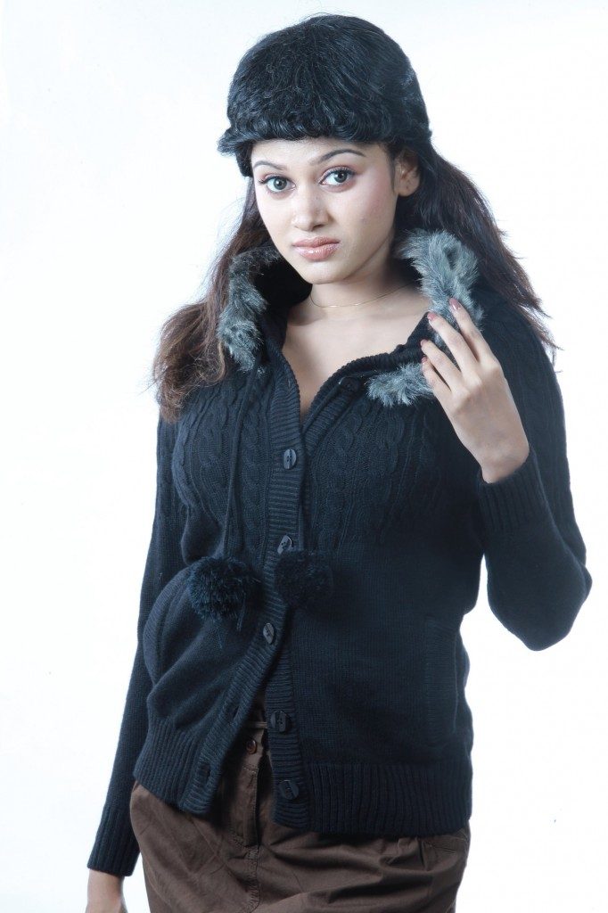 Actress Oviya Helen Hot Unseen Images 10