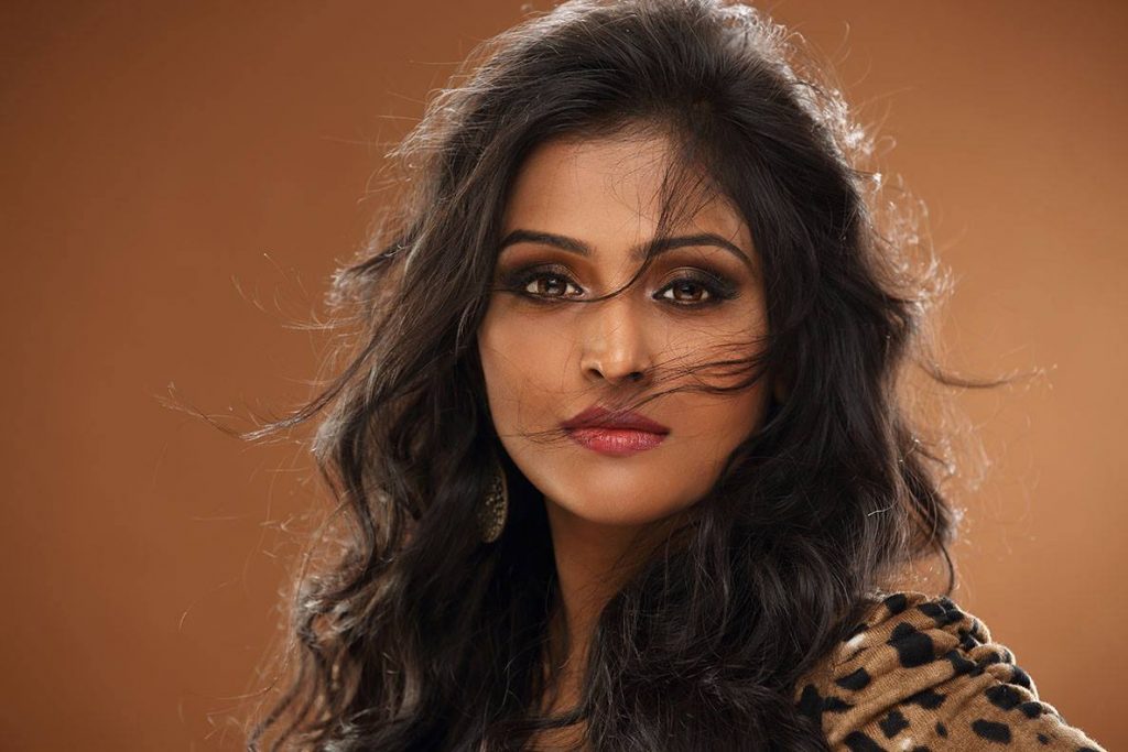 Actress Remya Nambeesan Beautiful Photos In Modern Dress 14