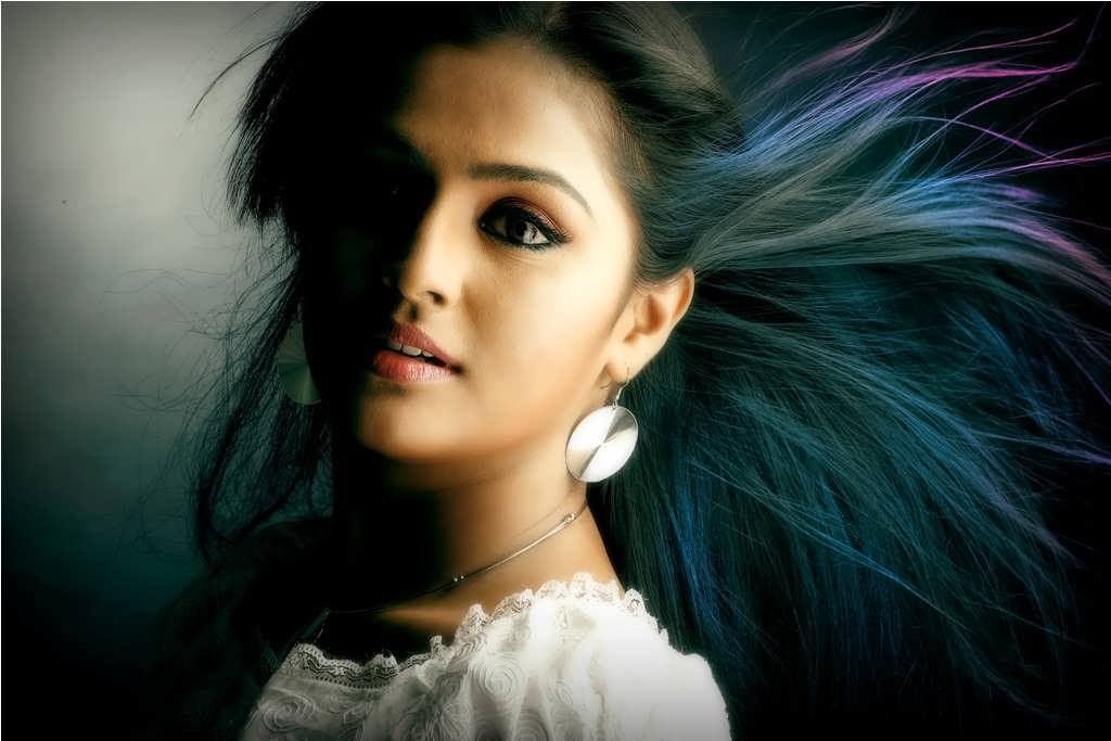 Actress Remya Nambeesan Beautiful Photos In Modern Dress 15