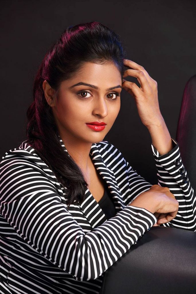 Actress Remya Nambeesan Beautiful Photos In Modern Dress 21