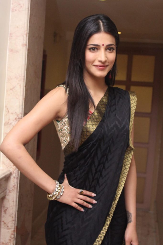 Actress Shruthi Haasan Beautiful Photos In Saree 24