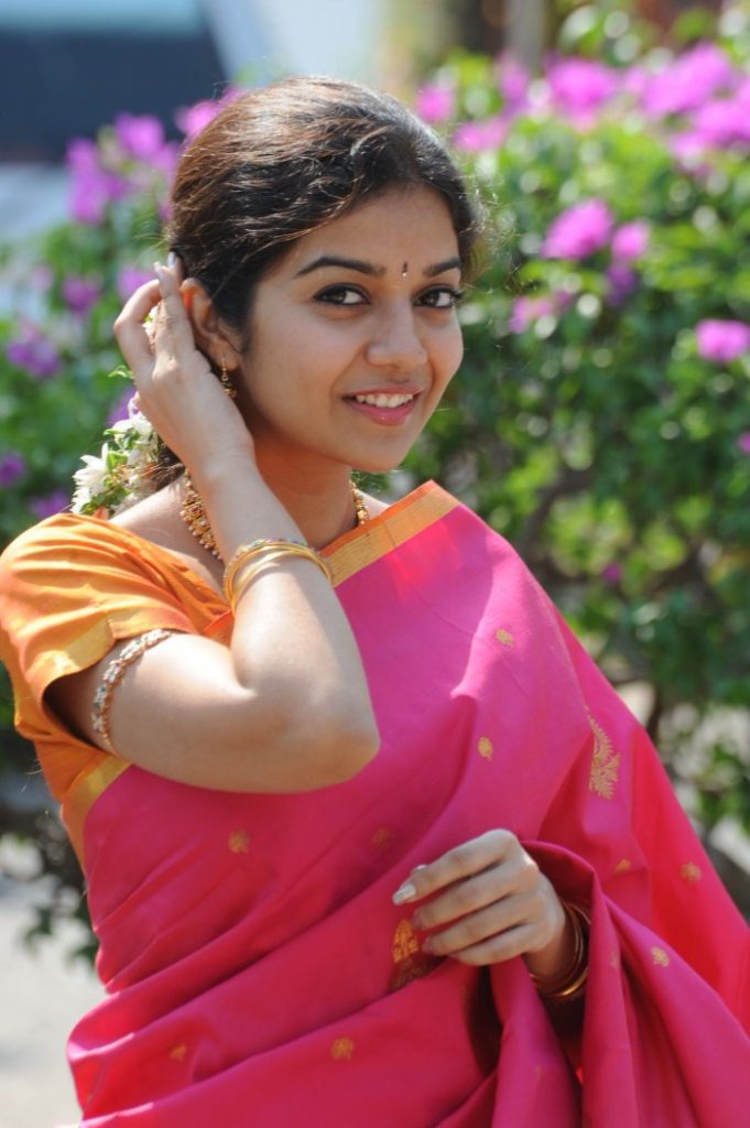 Actress Swathy Reddy Hot In Saree 12