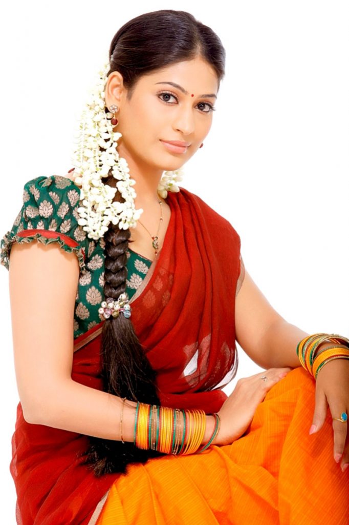 Actress Vijaya Lakshmi Beautiful Sexy Stills 9