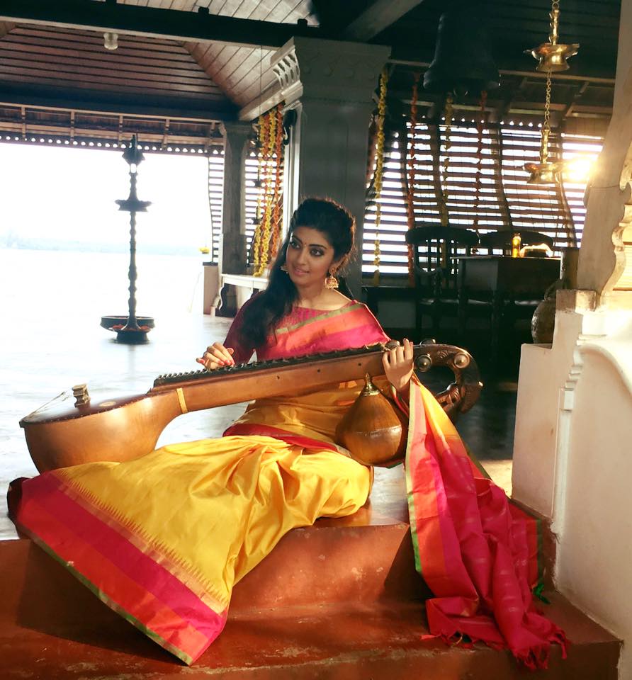 Beautiful Photos Of Actress Pranitha In Saree 28