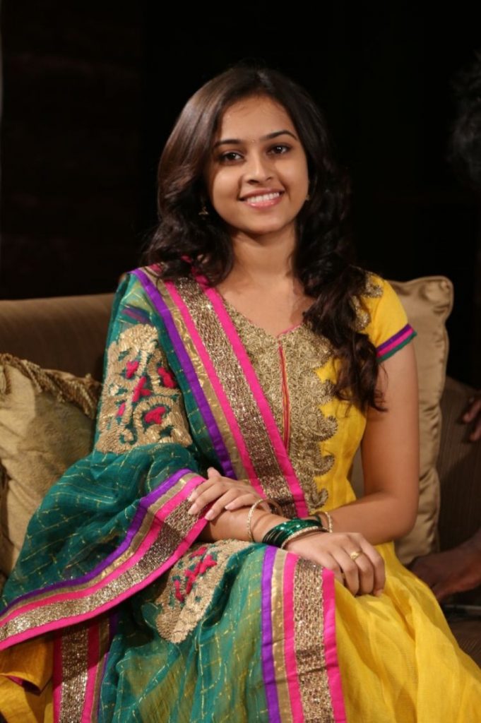 Beautiful Photos Of Actress Sri Divya In Chudithar 18