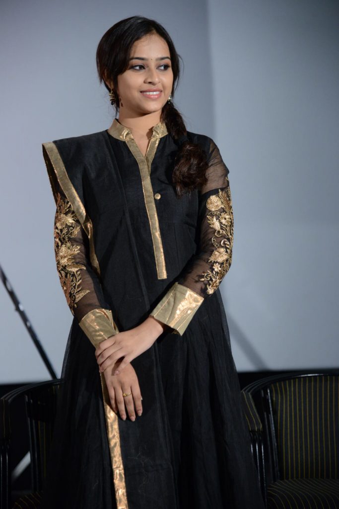 Beautiful Photos Of Actress Sri Divya In Chudithar 4