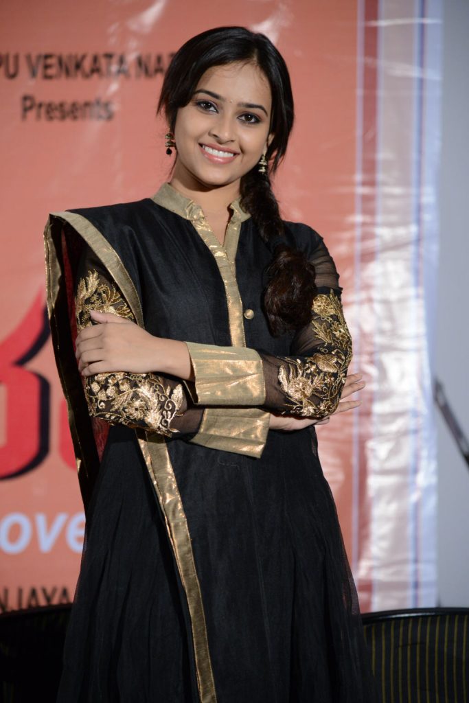 Beautiful Photos Of Actress Sri Divya In Chudithar 6