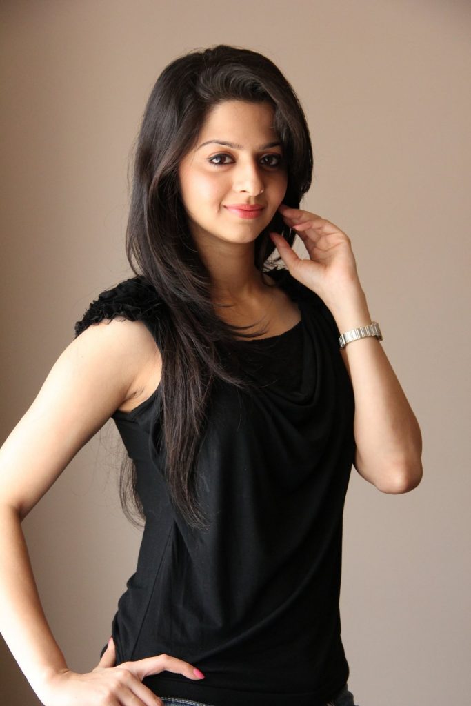 Best Hot Pictures Of Film Actress Vedhika 6