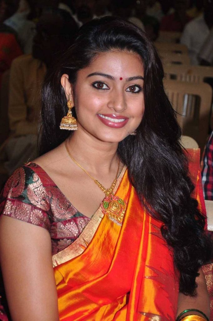 Cute And Beautiful Saree Stills Of Popular Heroine Sneha 18