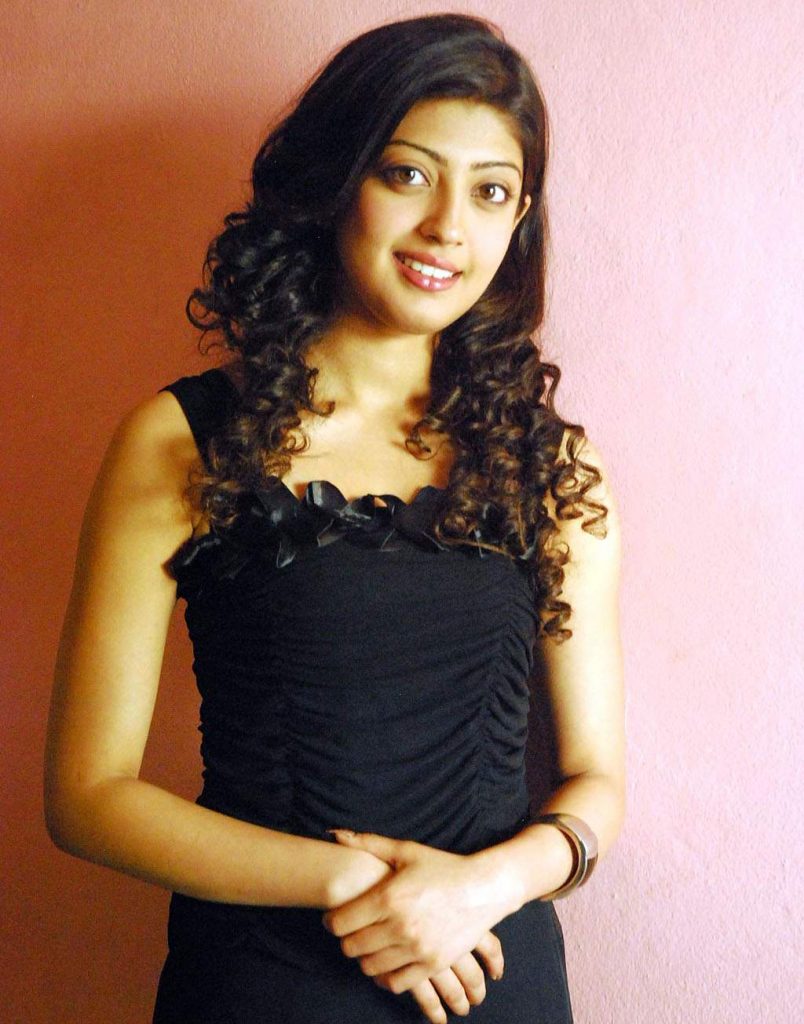 Cute And Lovely Images Of Actress Pranitha 22