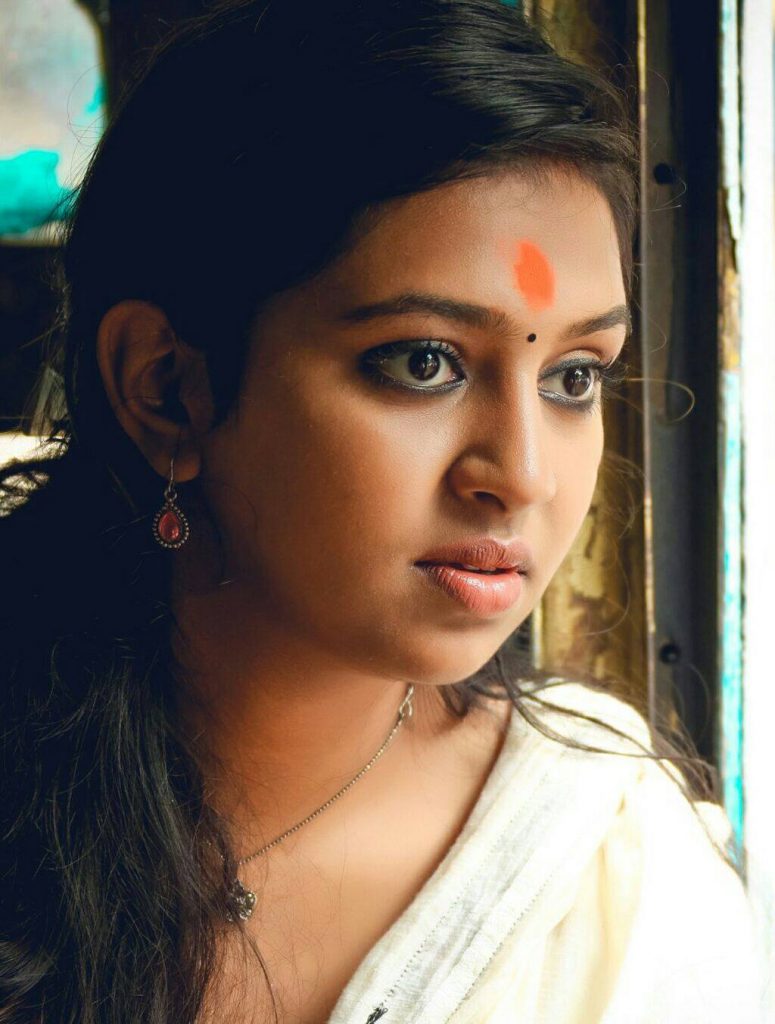 Cute And Lovely Images Of Heroine Lakshmi Menon 25