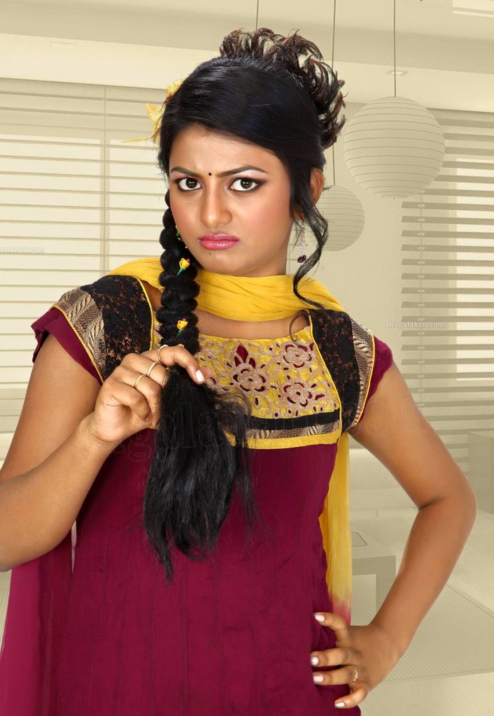 Cute And Lovely Images Of Tamil Film Actress Anandhi 18