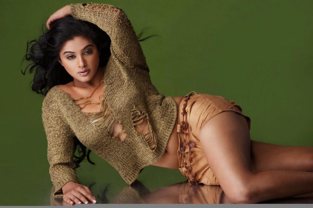Female Actor Priyamani Beautiful Sexy Stills 29