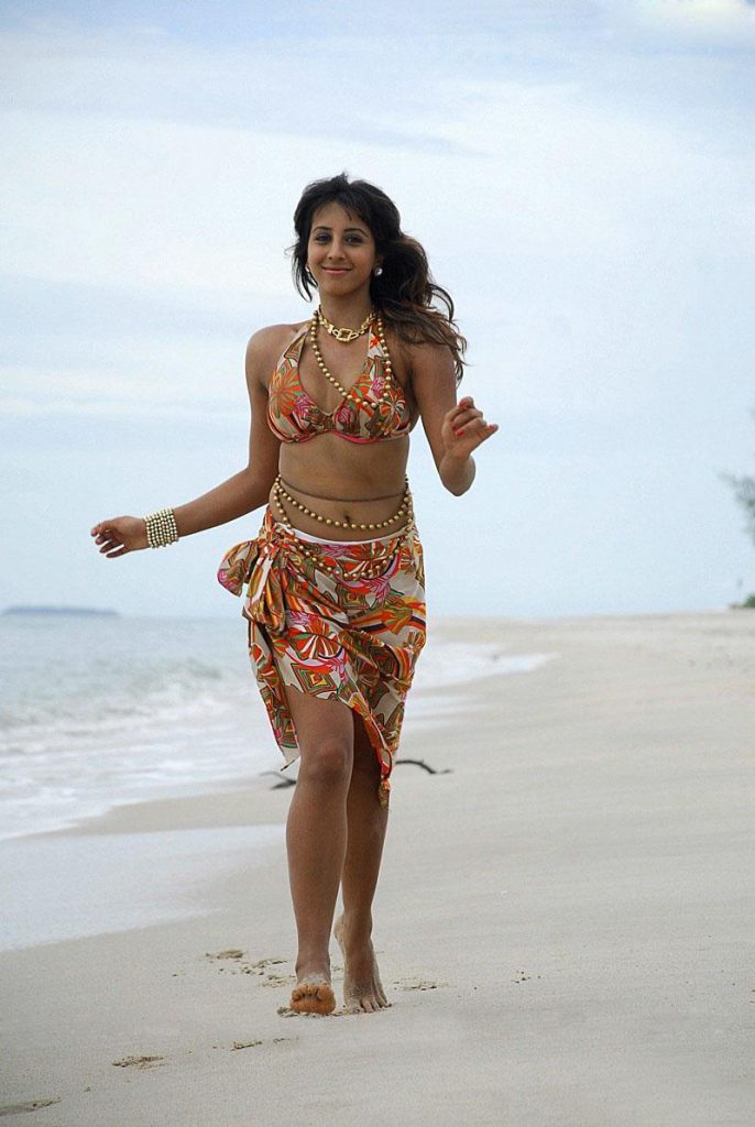 Film Actress Sanjjanaa Very Beautiful Real Images 30