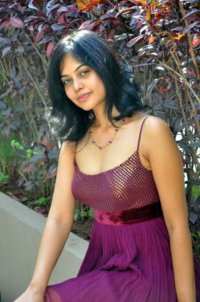 Film Heroine Bindu Madhavi Hot In Modern Dress 11