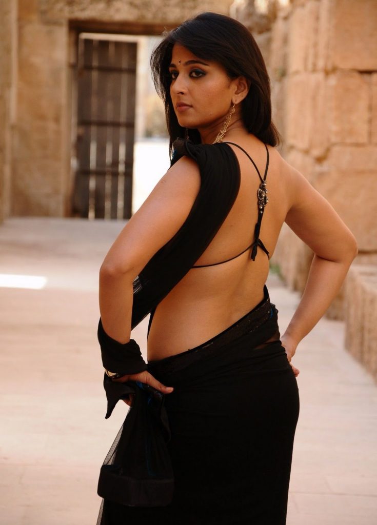 Glamorous Hot Actress Anushka Shetty 23
