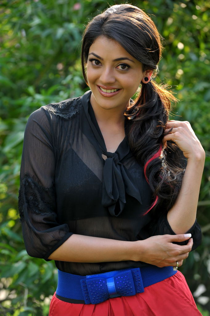Kajal Aggarwal In Xxx From Removing Bra - Heroine Kajal Aggarwal Beautiful And Sexy Stills - Cinejolly