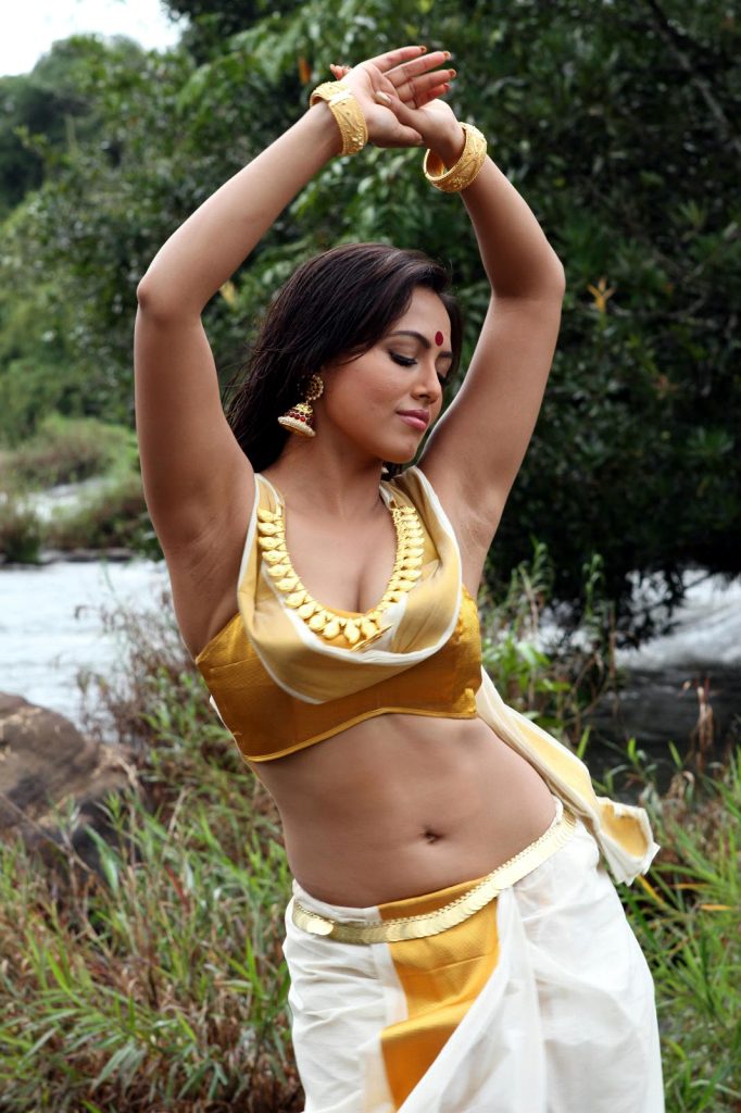 Indian Actress Sana Khan Sexiest Pictures 26