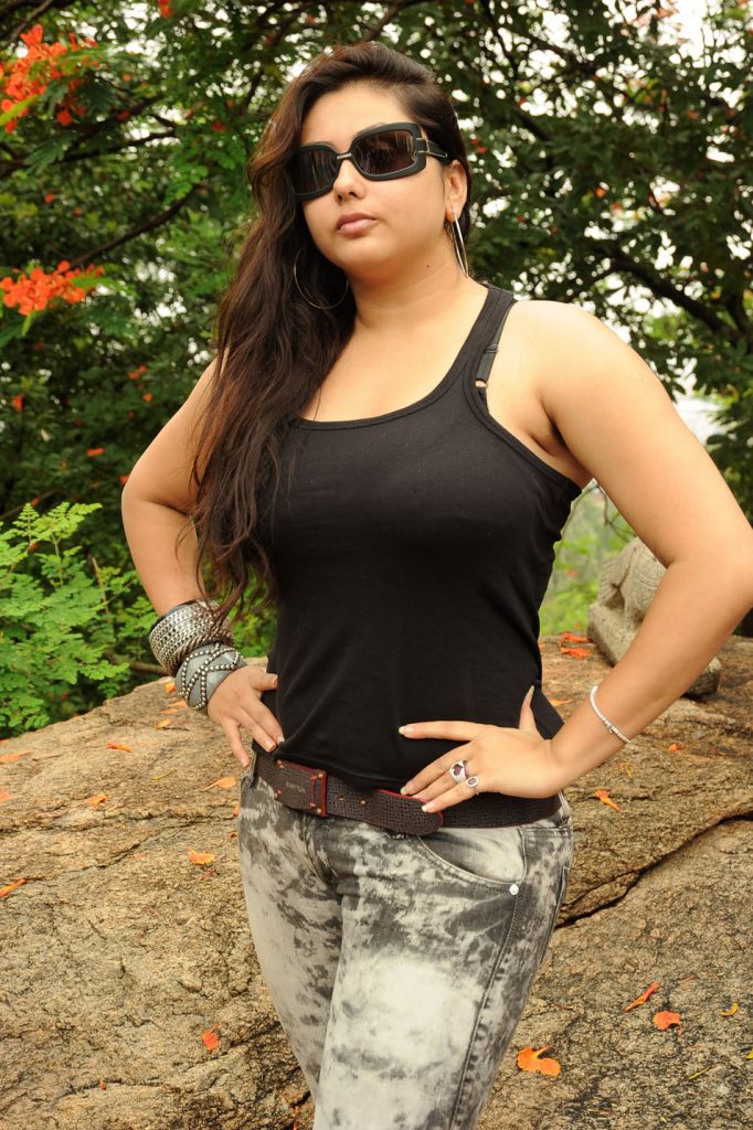 New Glamorous Pictures Of Heroine Namitha 19