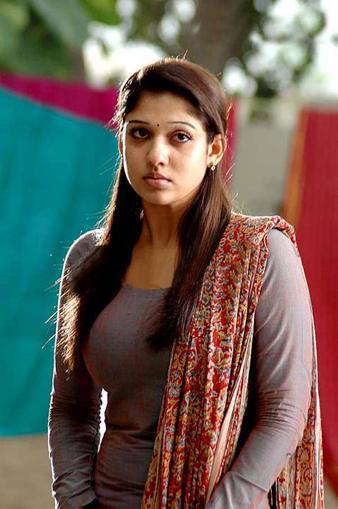 Nice-And-Hot-Actress-Nayantara-Images-1.