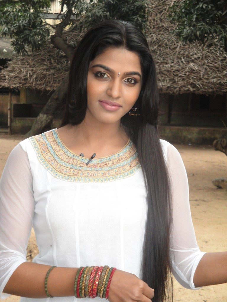 Pretty Beautiful Tamil Actress Dhansika Pics 13