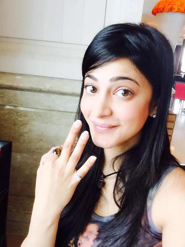 Selfie Images Of Actress Shruthi Hassan 20