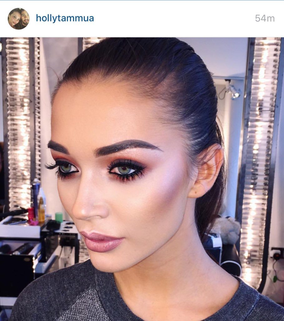Selfie Images Of Female Actor Amy Jackson 11