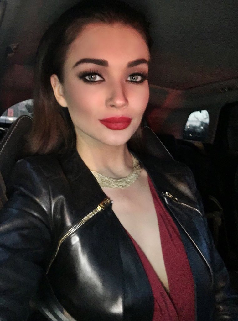 Selfie Images Of Female Actor Amy Jackson 12