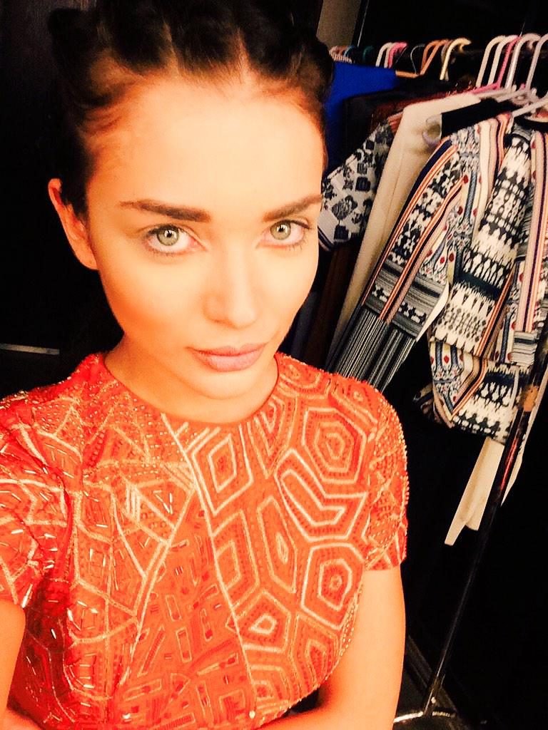 Selfie Images Of Female Actor Amy Jackson 23