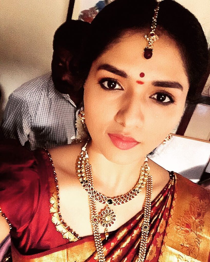 Selfie Images Of Heroine Sunaina 13