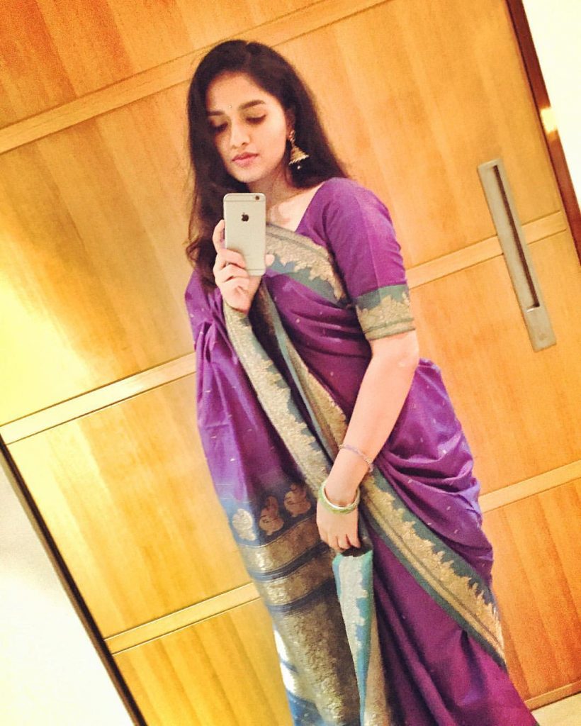 Selfie Images Of Heroine Sunaina 15