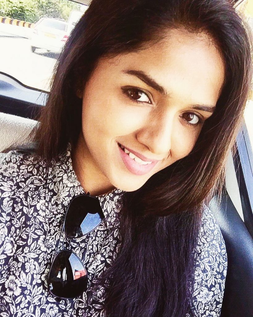 Selfie Images Of Heroine Sunaina 17