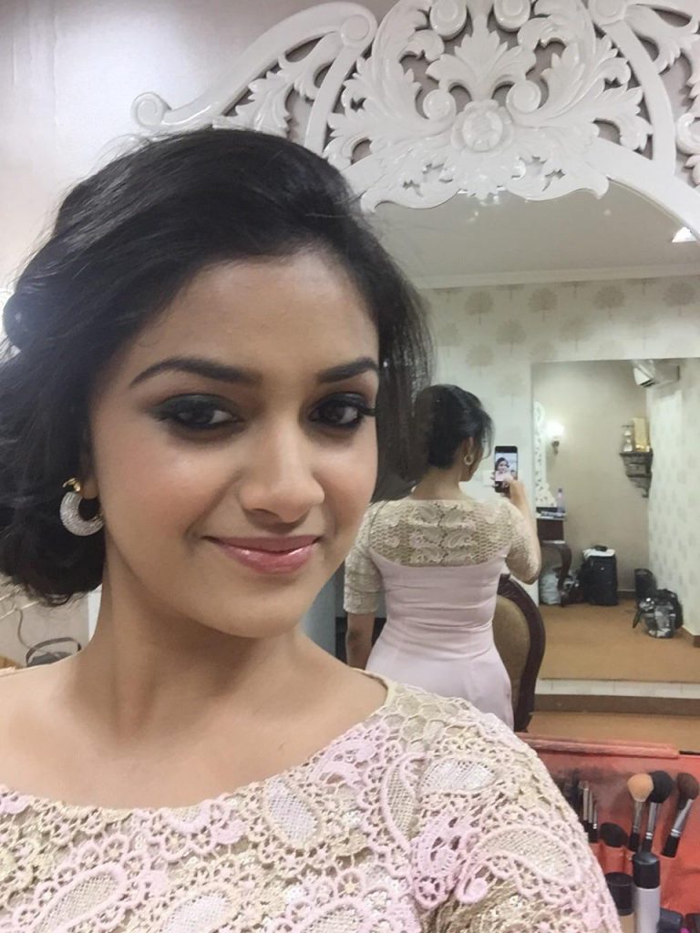 Selfie Images Of Tamil Cinema Heroine Keerthy Suresh 15