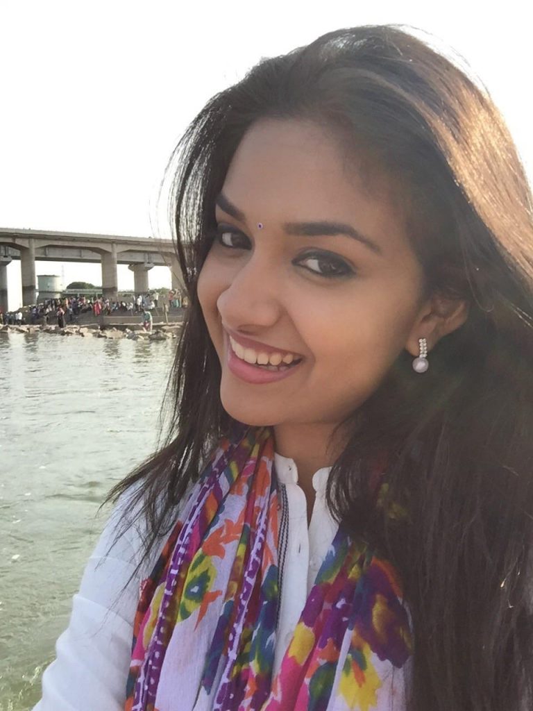 Selfie Images Of Tamil Cinema Heroine Keerthy Suresh 16