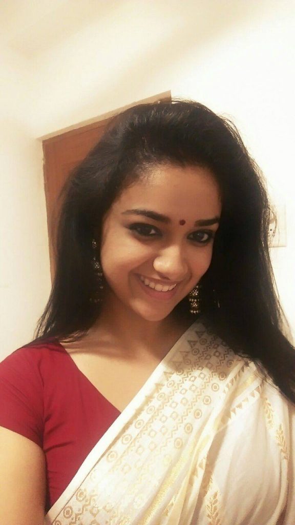 Selfie Images Of Tamil Cinema Heroine Keerthy Suresh 23