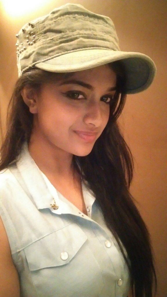 Selfie Images Of Tamil Cinema Heroine Keerthy Suresh 26