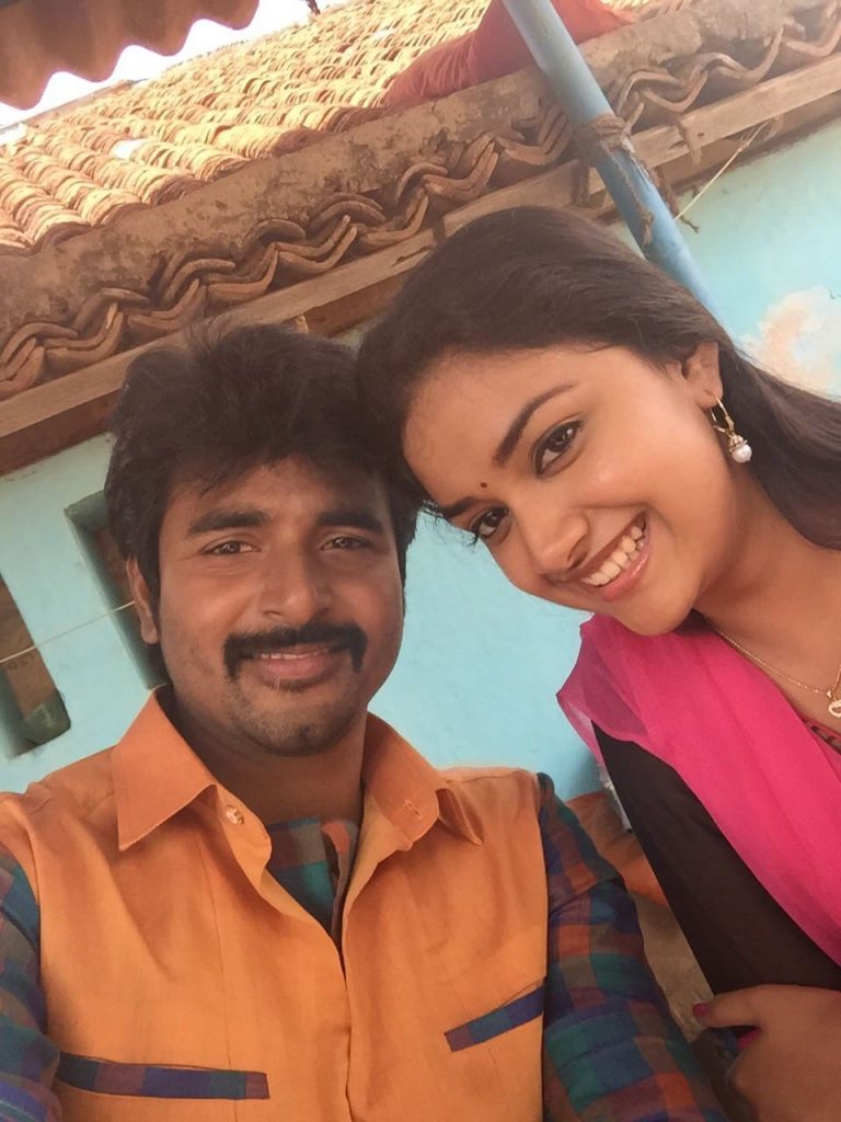 Selfie Images Of Tamil Cinema Heroine Keerthy Suresh 4