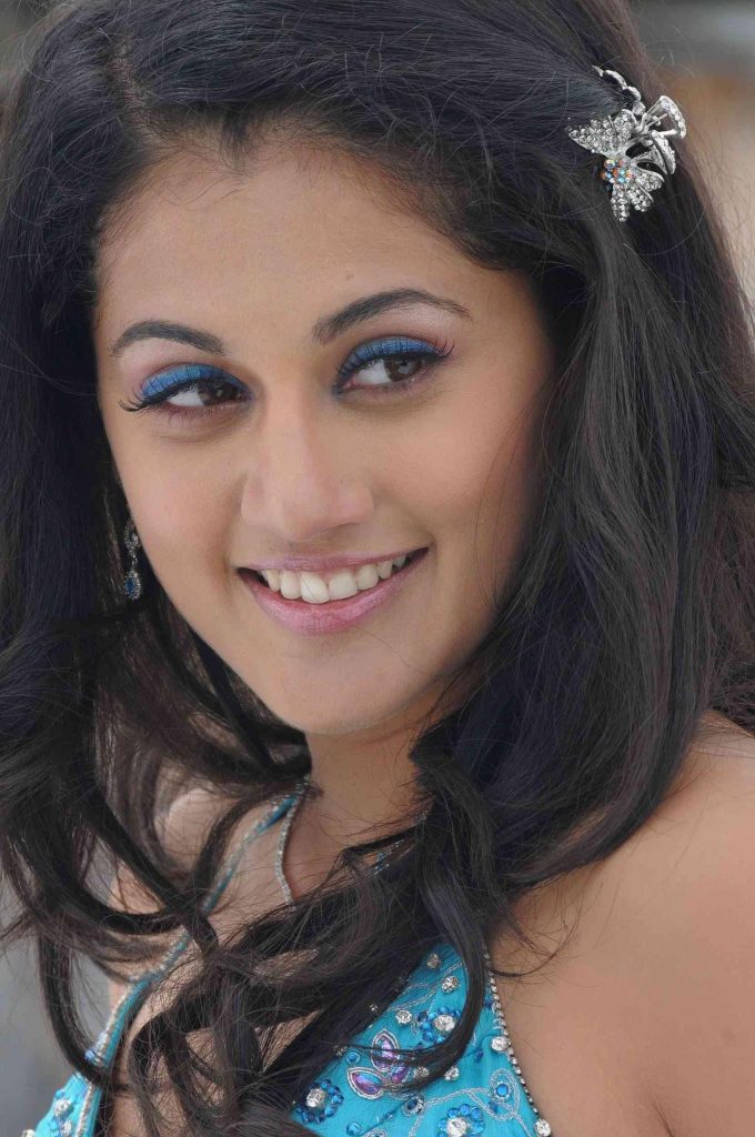 Taapsee Pannu Heroine Cute Pictures 12