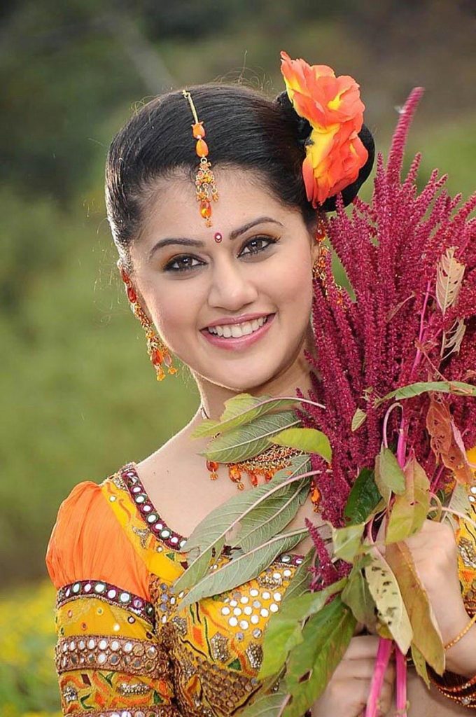Taapsee Pannu Heroine Cute Pictures 18