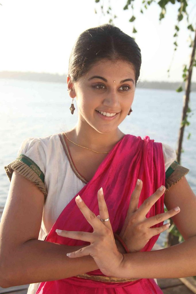 Taapsee Pannu Heroine Cute Pictures 27