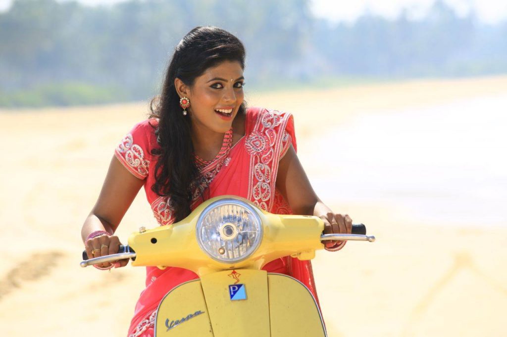 Tamil Cinema Heroine Ineya Beautiful Photos In Saree 18