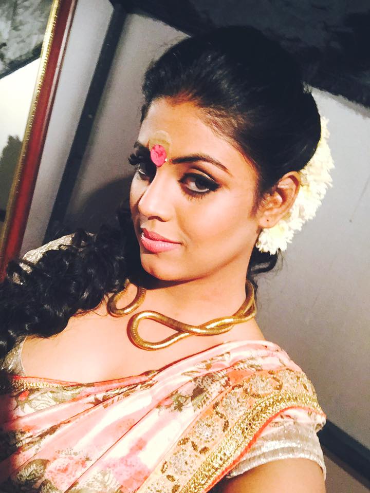 Tamil Cinema Heroine Ineya Beautiful Photos In Saree 6