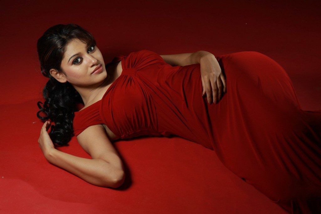 Tamil Cinema Heroine Oviya Helen Beautiful Sexy Stills 10