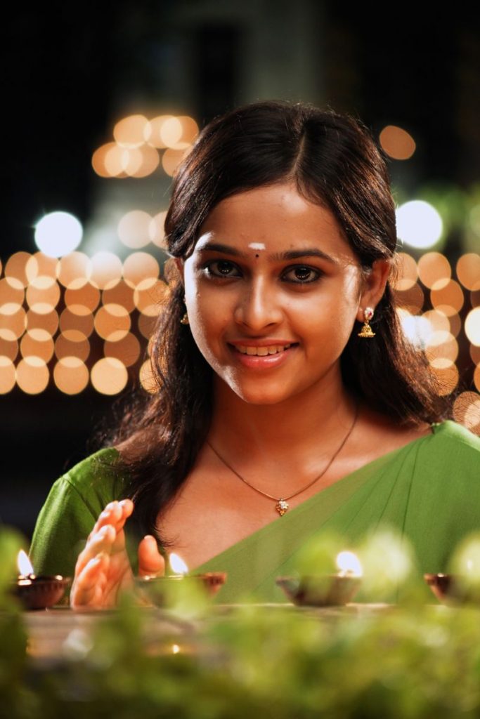 Tamil Cinema Heroine Sri Divya Pretty Photos 11