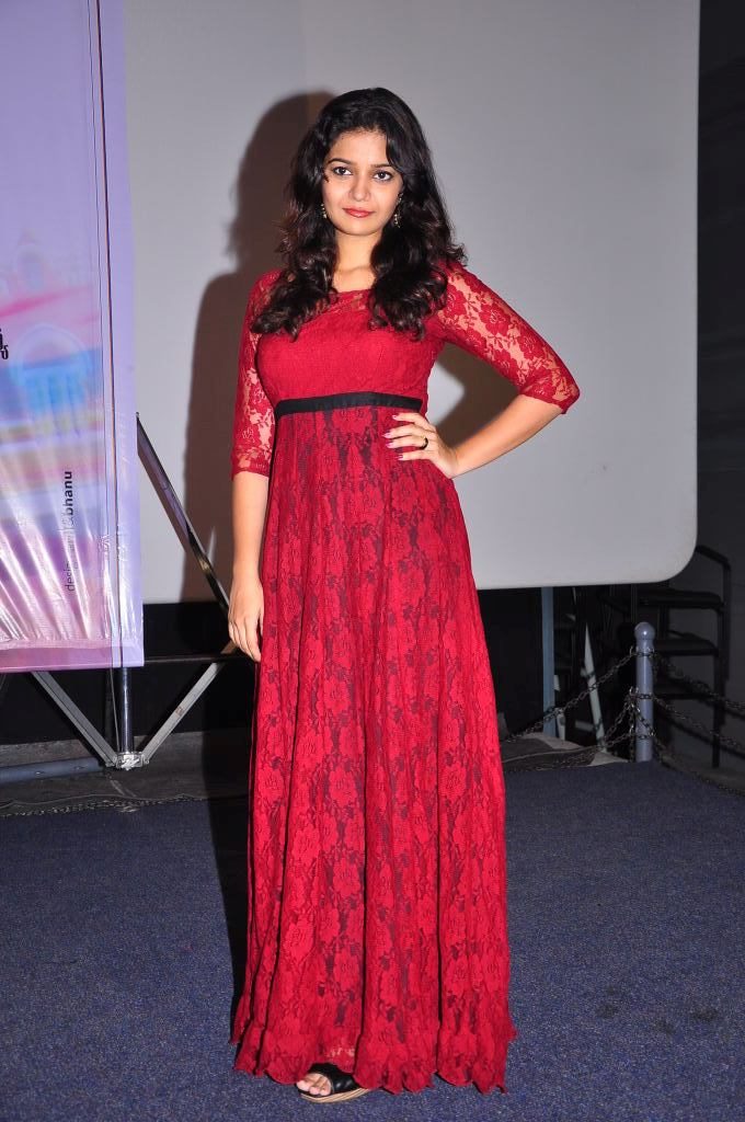 Tamil Cinema Heroine Swathy Reddy Beautiful Photos In Chudithar 24