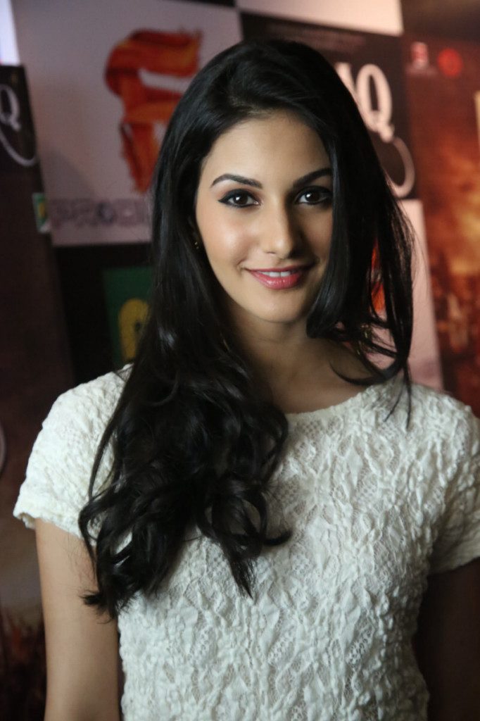Very Cute Pictures Of Actress Amyra Dastur 1