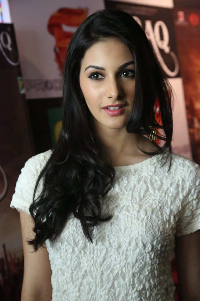 Very Cute Pictures Of Actress Amyra Dastur 13